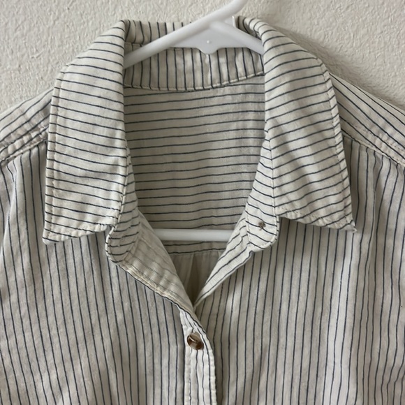 Cream striped long sleeves button up size xs - Picture 3 of 4